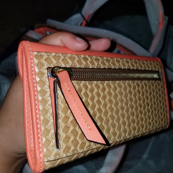 Dooney & Bourke Beacon Woven Domed Satchel/wallet - Picture 8 of 8